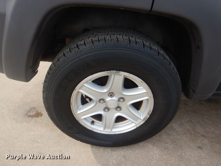 image for item IG9563 2003 Jeep Liberty  SUV