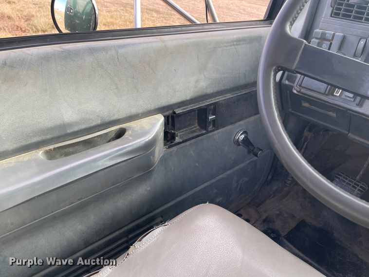 image for item IJ9581 2000 GMC C6500  dump truck