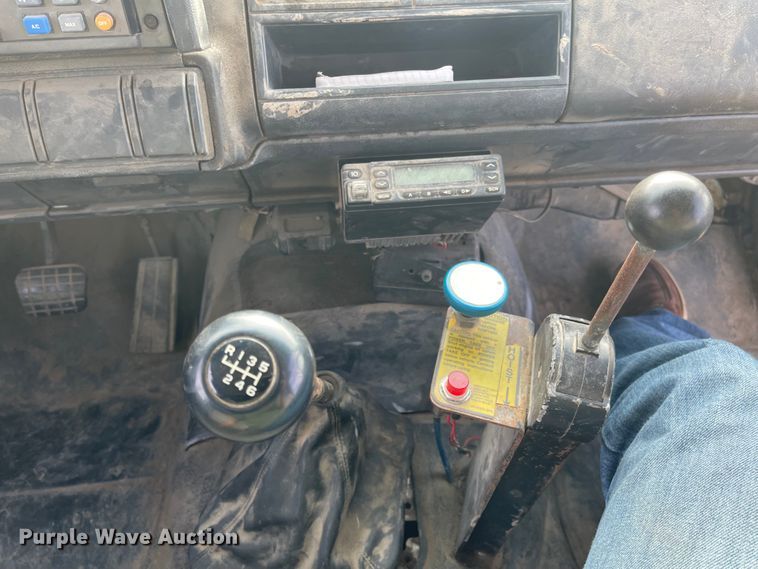 image for item IJ9581 2000 GMC C6500  dump truck