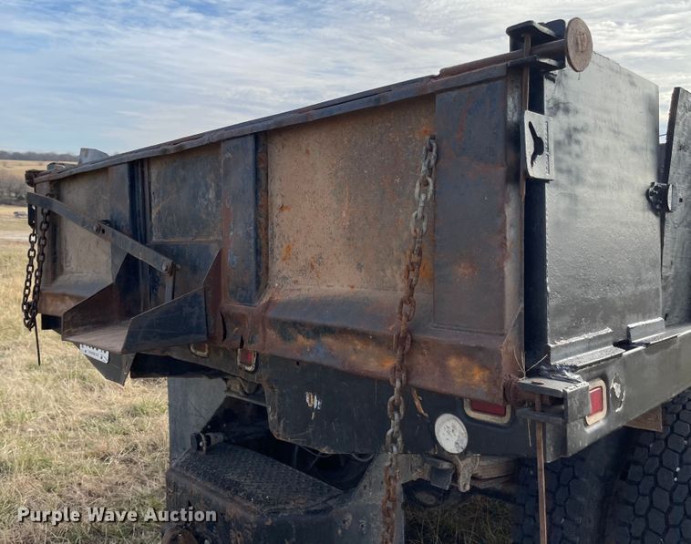 image for item IJ9581 2000 GMC C6500  dump truck