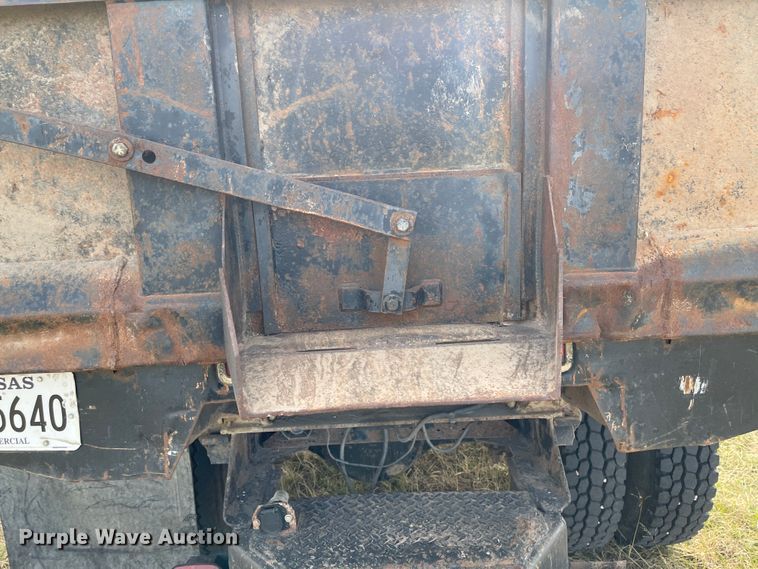 image for item IJ9581 2000 GMC C6500  dump truck