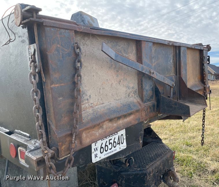 image for item IJ9581 2000 GMC C6500  dump truck