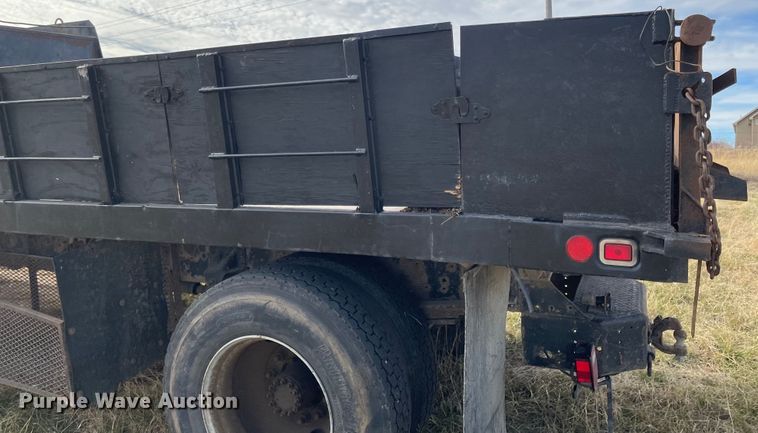 image for item IJ9581 2000 GMC C6500  dump truck