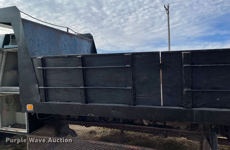 image for item IJ9581 2000 GMC C6500  dump truck