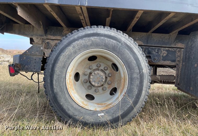 image for item IJ9581 2000 GMC C6500  dump truck