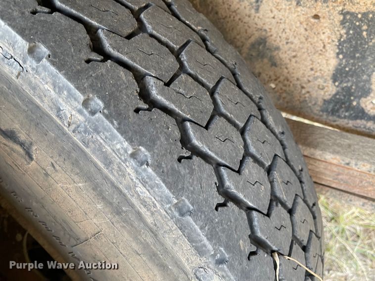 image for item IJ9581 2000 GMC C6500  dump truck