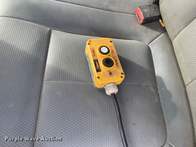 image for item IJ9583 2012 Ford F450 Super Duty XL  Crew Cab dump truck