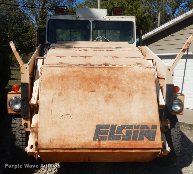 image for item IK9507 Elgin Pelican Series SE  street sweeper truck