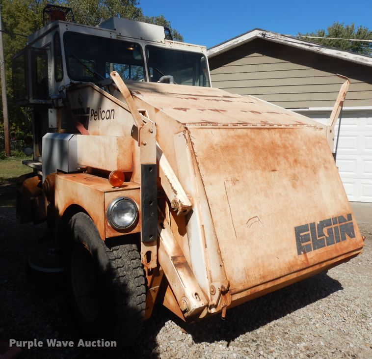 image for item IK9507 Elgin Pelican Series SE  street sweeper truck