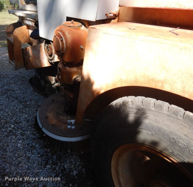 image for item IK9507 Elgin Pelican Series SE  street sweeper truck