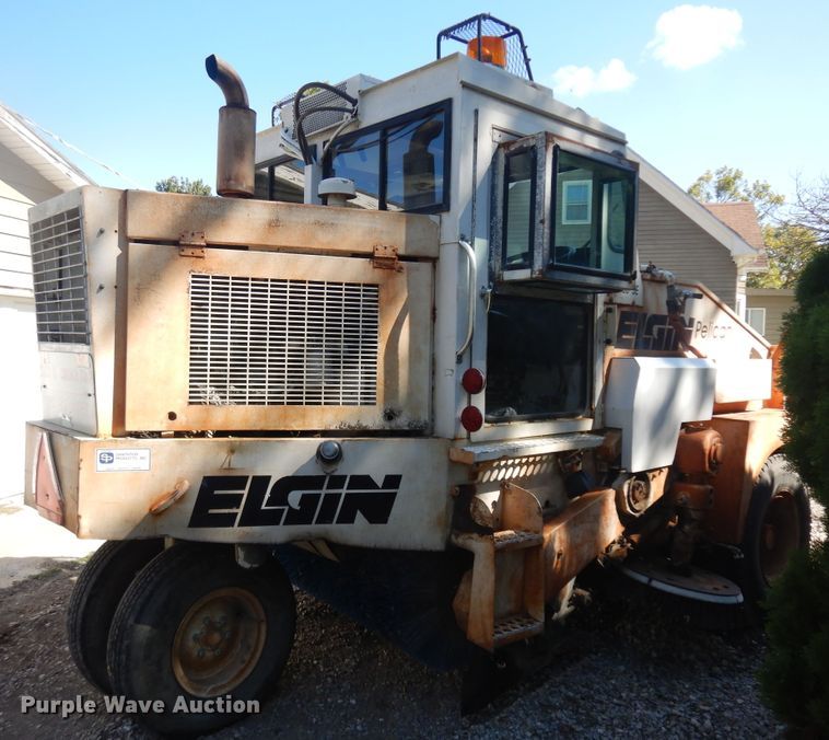 image for item IK9507 Elgin Pelican Series SE  street sweeper truck