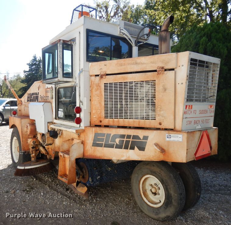 image for item IK9507 Elgin Pelican Series SE  street sweeper truck