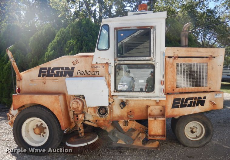 image for item IK9507 Elgin Pelican Series SE  street sweeper truck