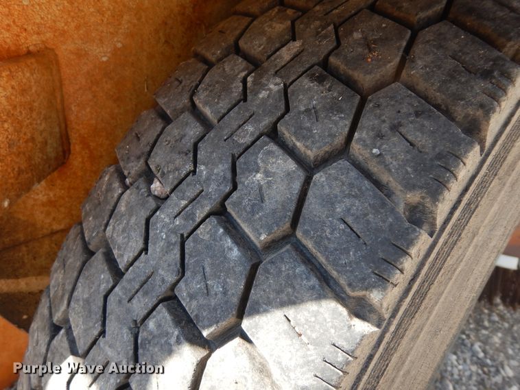 image for item IK9507 Elgin Pelican Series SE  street sweeper truck