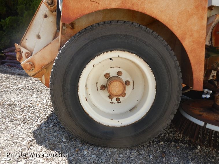 image for item IK9507 Elgin Pelican Series SE  street sweeper truck