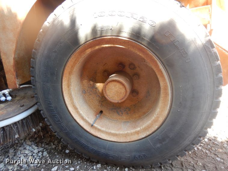 image for item IK9507 Elgin Pelican Series SE  street sweeper truck