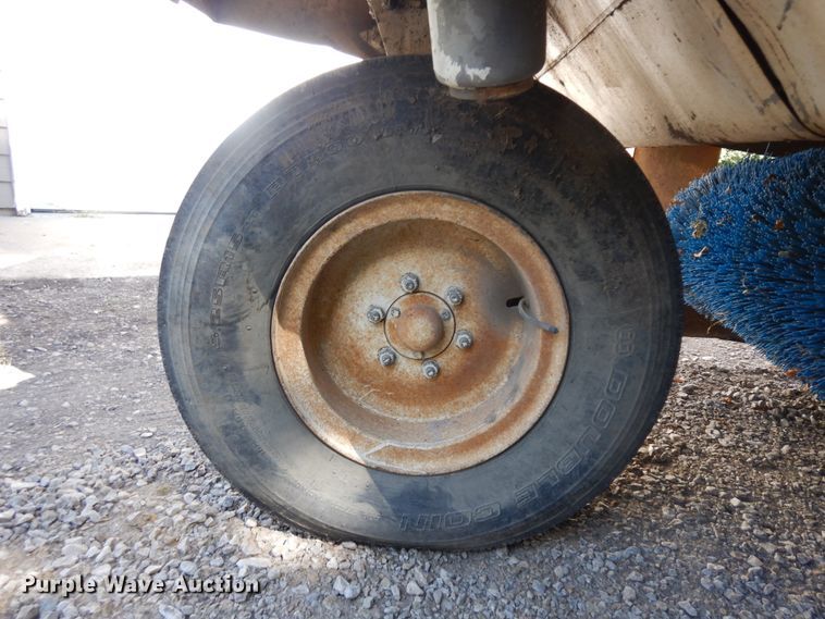 image for item IK9507 Elgin Pelican Series SE  street sweeper truck