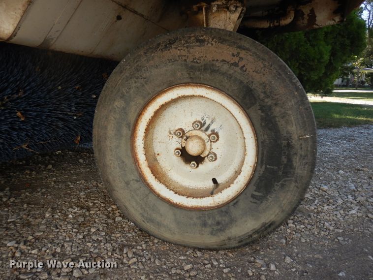 image for item IK9507 Elgin Pelican Series SE  street sweeper truck