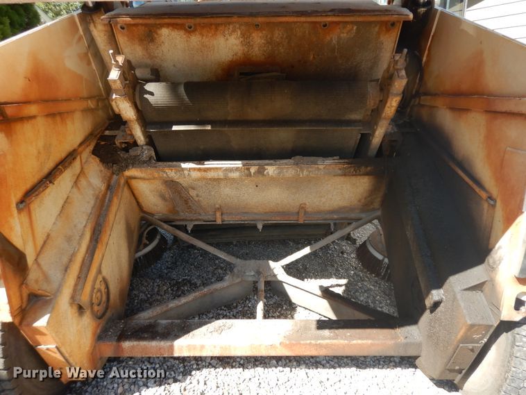 image for item IK9507 Elgin Pelican Series SE  street sweeper truck