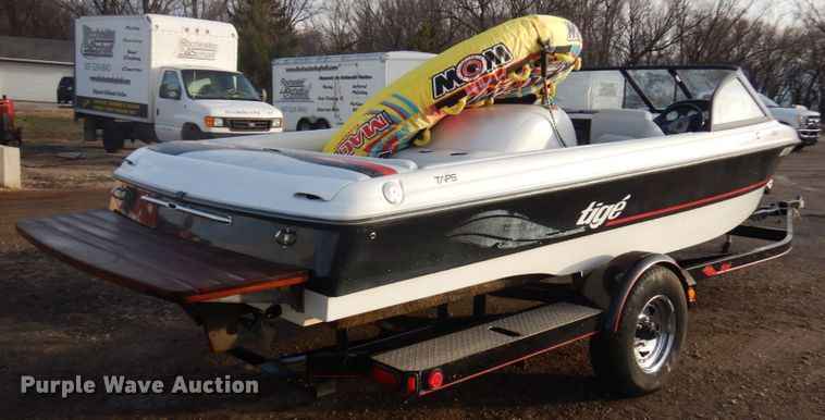 image for item IO9577 2000 Tige 20CI  boat