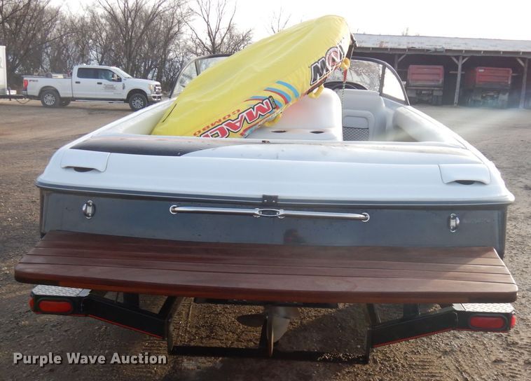 image for item IO9577 2000 Tige 20CI  boat