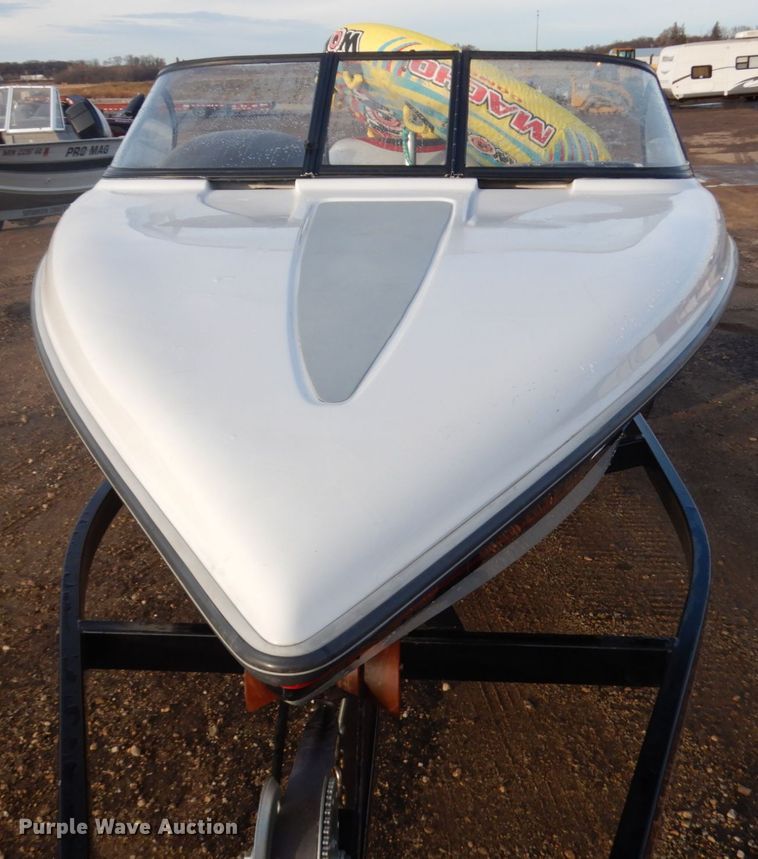 image for item IO9577 2000 Tige 20CI  boat