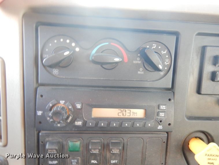 image for item IO9649 2012 International WorkStar 7400  refuse truck