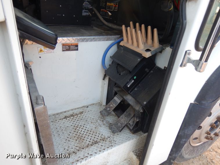 image for item IO9649 2012 International WorkStar 7400  refuse truck