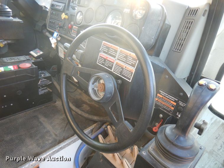 image for item IO9649 2012 International WorkStar 7400  refuse truck