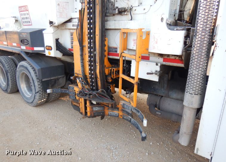 image for item IO9649 2012 International WorkStar 7400  refuse truck