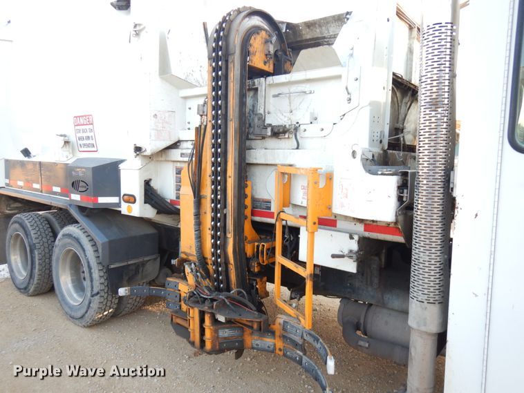 image for item IO9649 2012 International WorkStar 7400  refuse truck