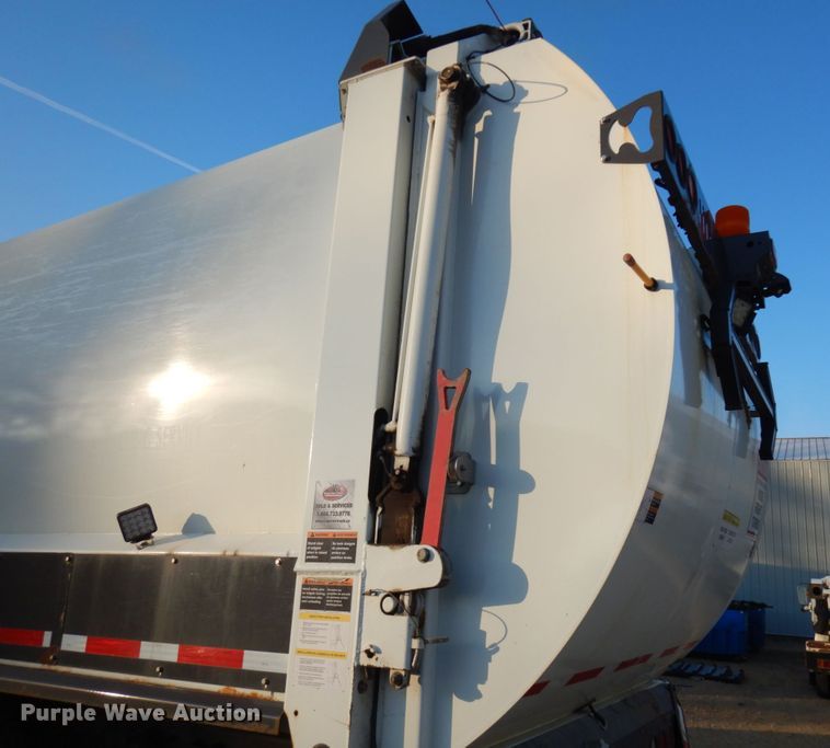 image for item IO9649 2012 International WorkStar 7400  refuse truck