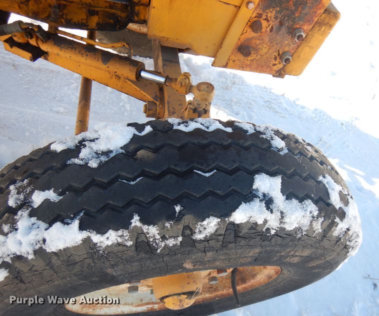 image for item IO9655 1974 Case 580B Construction King  tractor