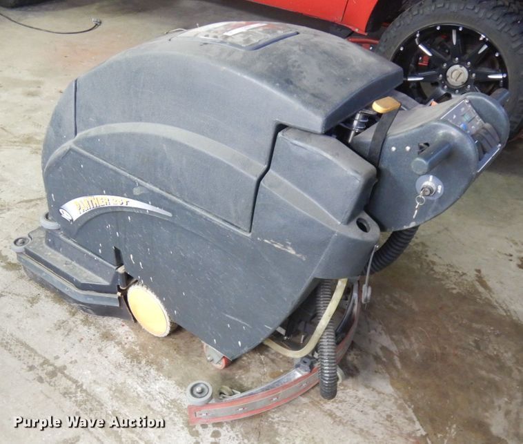 image for item IO9659 2010 Triple S Panther 26T  floor scrubber