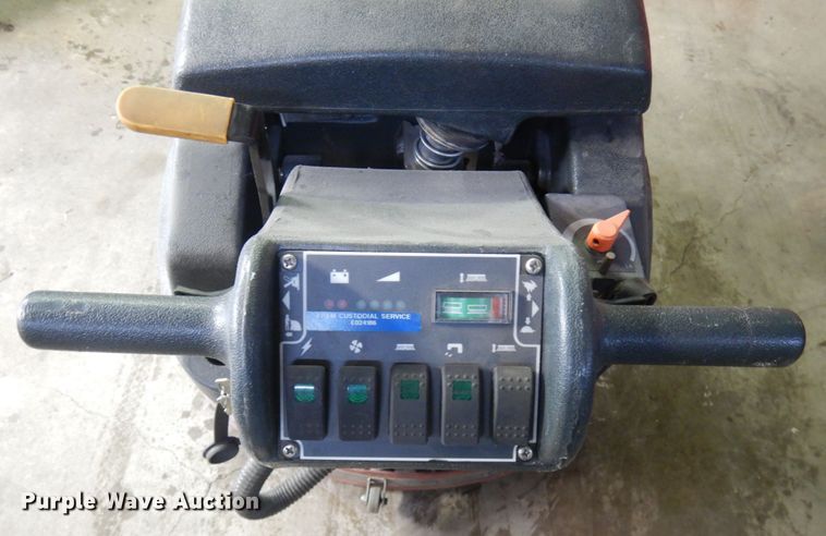 image for item IO9659 2010 Triple S Panther 26T  floor scrubber