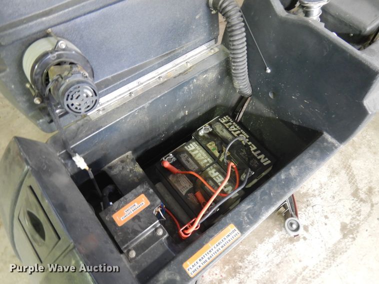 image for item IO9659 2010 Triple S Panther 26T  floor scrubber