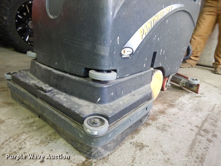 image for item IO9659 2010 Triple S Panther 26T  floor scrubber