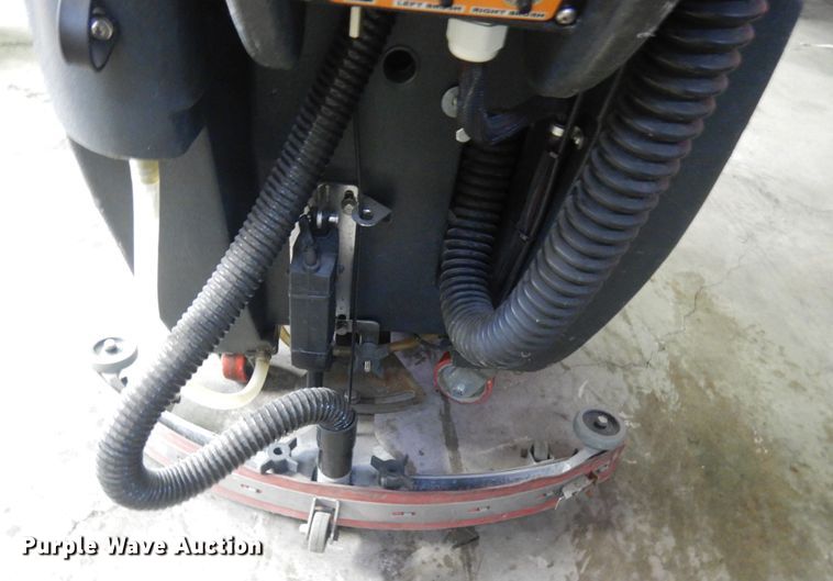 image for item IO9659 2010 Triple S Panther 26T  floor scrubber