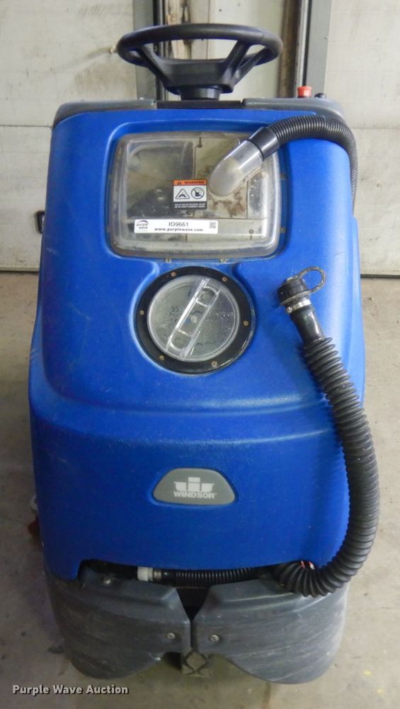 image for item IO9661 Chariot Iscrub  24" W floor scrubber