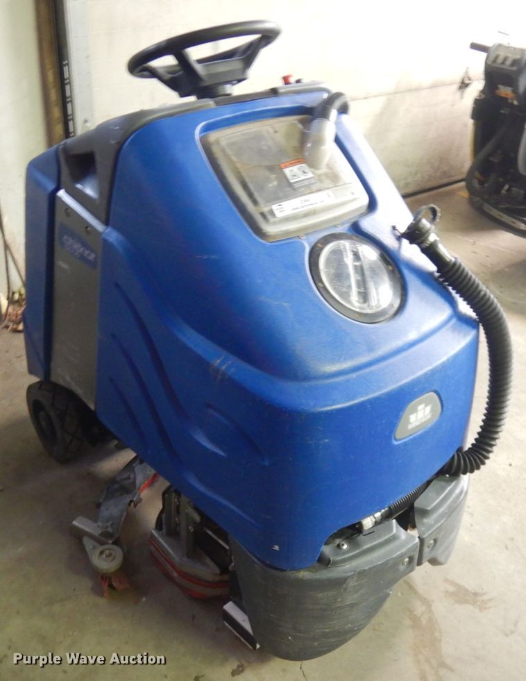 image for item IO9661 Chariot Iscrub  24" W floor scrubber