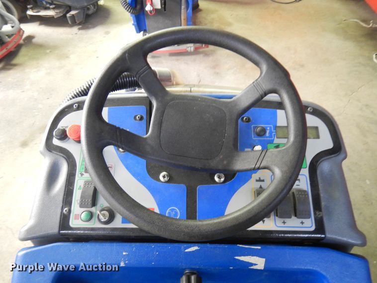 image for item IO9661 Chariot Iscrub  24" W floor scrubber