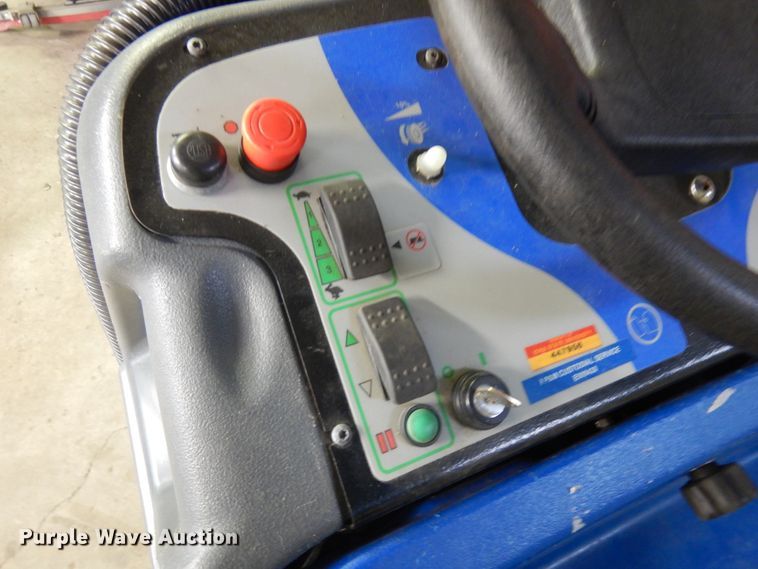 image for item IO9661 Chariot Iscrub  24" W floor scrubber