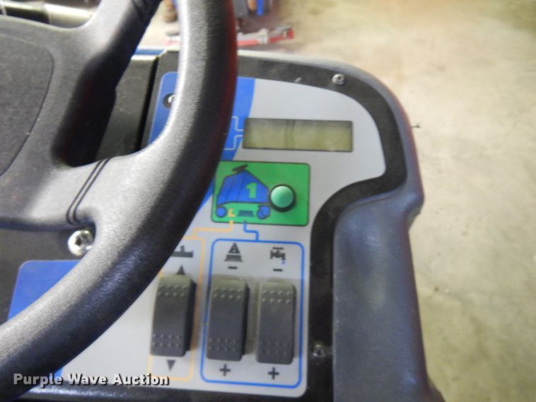 image for item IO9661 Chariot Iscrub  24" W floor scrubber