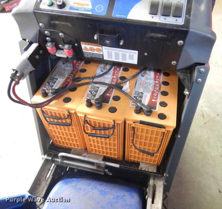 image for item IO9661 Chariot Iscrub  24" W floor scrubber