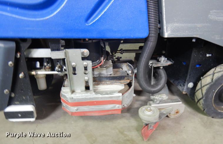 image for item IO9661 Chariot Iscrub  24" W floor scrubber