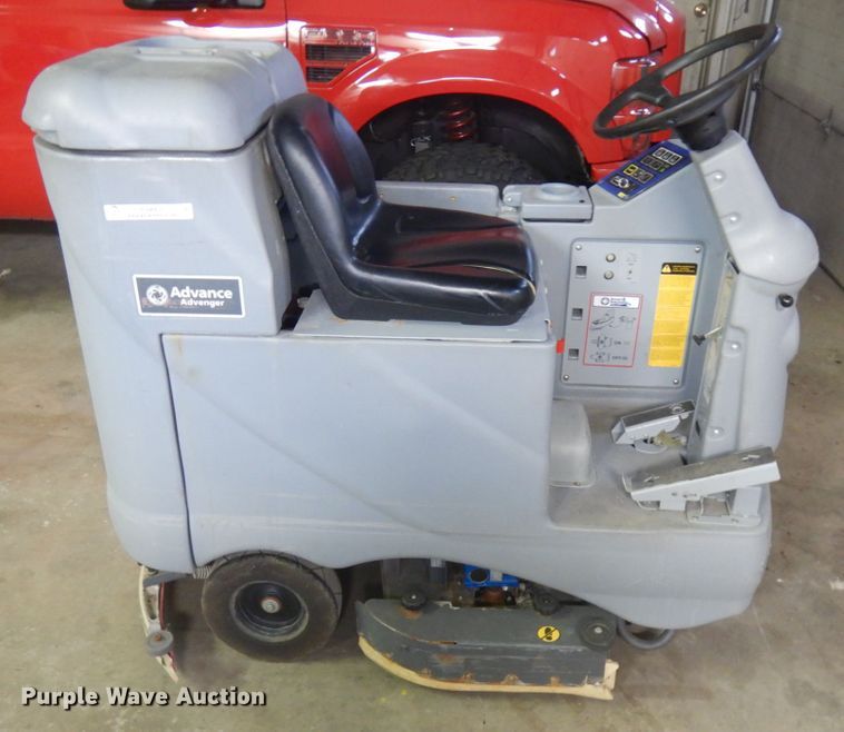 image for item IO9663 Nilfisk Advance Advenger 2810D  24" W floor scrubber