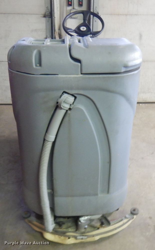 image for item IO9663 Nilfisk Advance Advenger 2810D  24" W floor scrubber