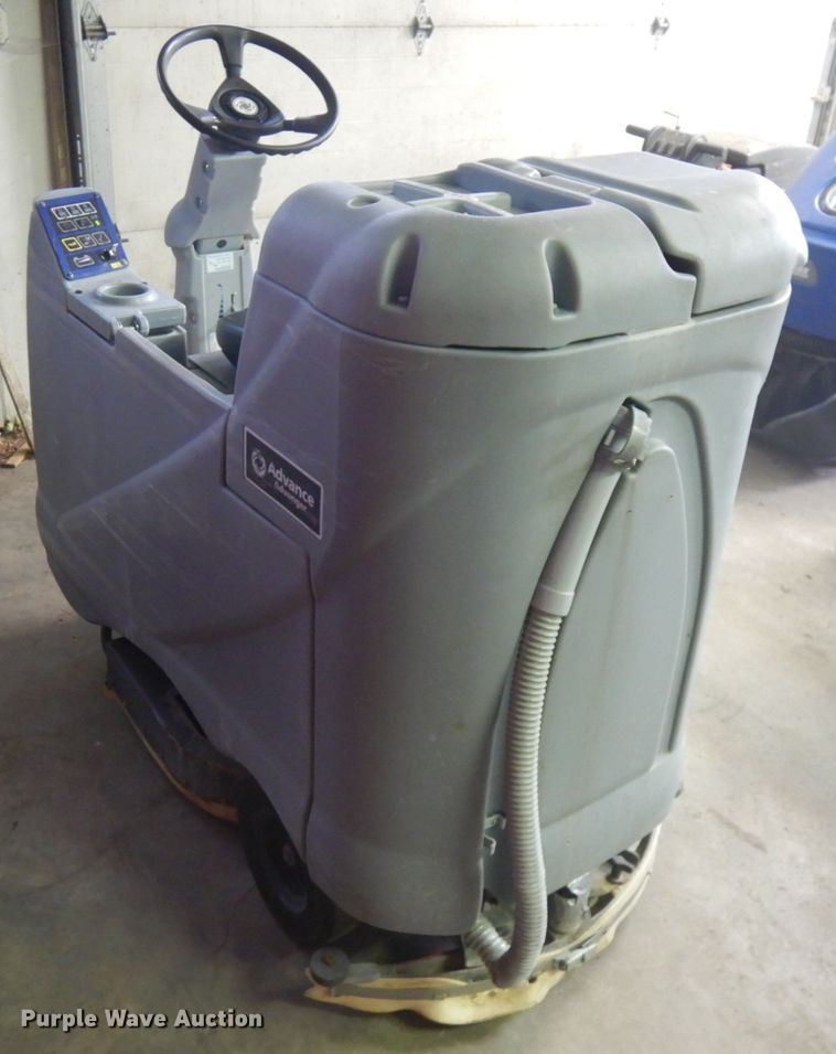 image for item IO9663 Nilfisk Advance Advenger 2810D  24" W floor scrubber