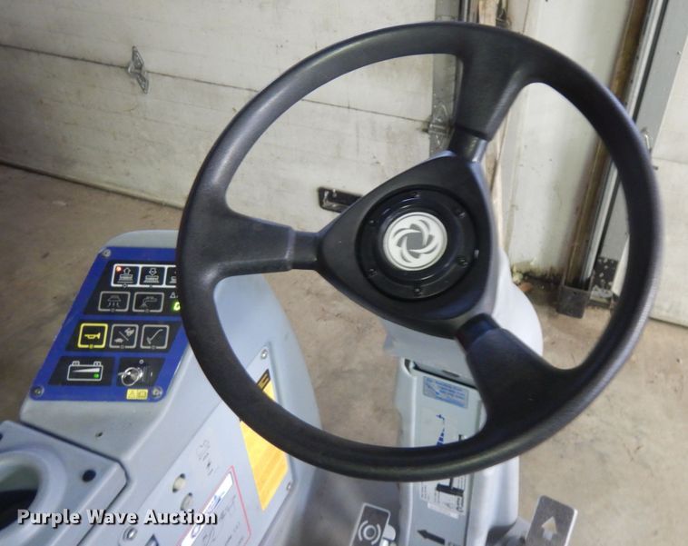 image for item IO9663 Nilfisk Advance Advenger 2810D  24" W floor scrubber