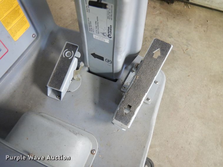 image for item IO9663 Nilfisk Advance Advenger 2810D  24" W floor scrubber